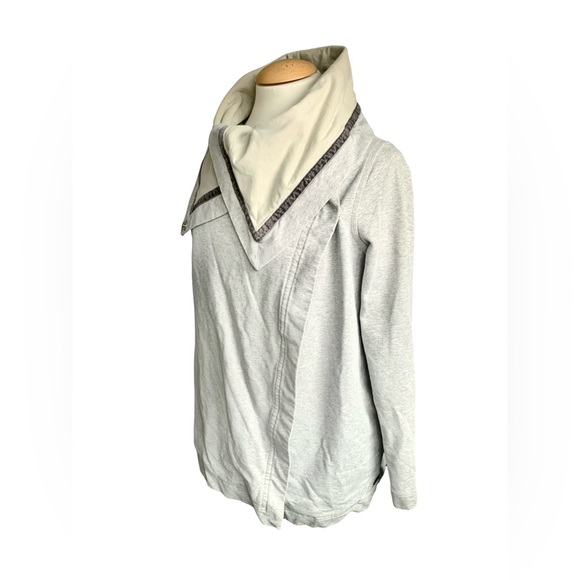 lululemon athletica Gray Sweater with Black Accent - Picture 4 of 9